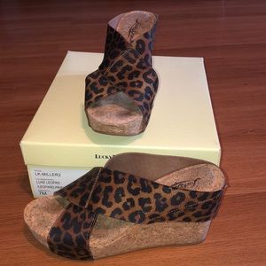 Women’s wedge leopard shoe